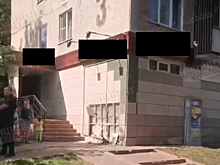 Пьяная автоледи протаранила стену многоэтажки в Кемерове