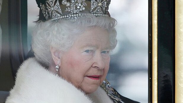 Елизавета II почтила память жертв терактов в Англии