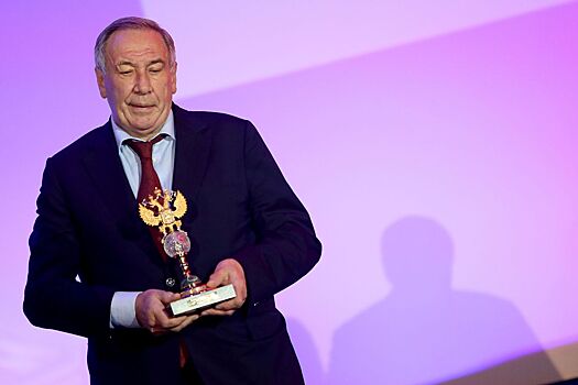 Тарпищев рассказал, что нужно делать Медведеву, чтобы оставаться первой ракеткой мира