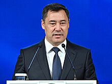 Садыр Жапаров пожелал женщинам счастья и любви