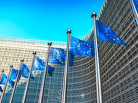 Politico: ЕС может потребовать от Украины вернуть промежуточный кредит