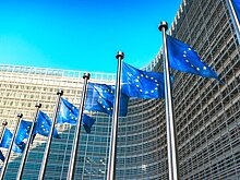 Politico: ЕС может потребовать от Украины вернуть промежуточный кредит