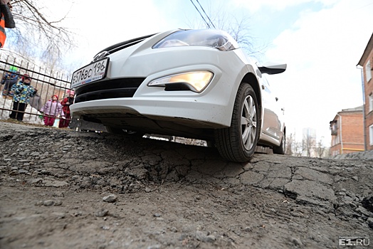 Чтобы не сесть в яму: публикуем карту убитых дорог Екатеринбурга