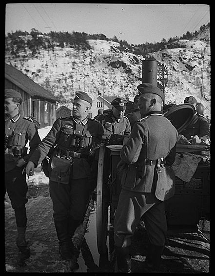 Немецкие солдаты во время отдыха. Норвегия, 1940 год