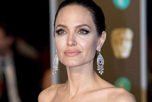Анджелина Джоли решила покинуть Голливуд