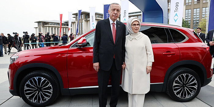 Эрдоган стал первым владельцем турецкого электрокара TOGG