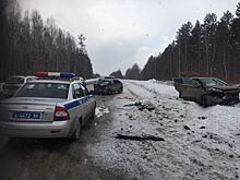 По пути из Екатеринбурга водитель "четырнадцатой" устроил ДТП, в котором пострадал ребенок