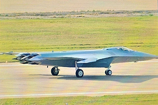 Китайский самолет шестого поколения J-50 впервые сфотографировали на земле