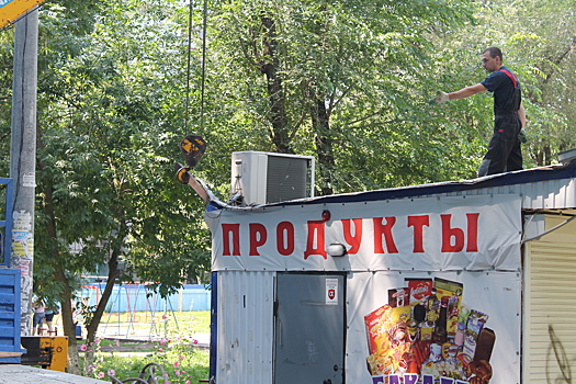 В Самаре на Московском шоссе снесли незаконный продуктовый ларек