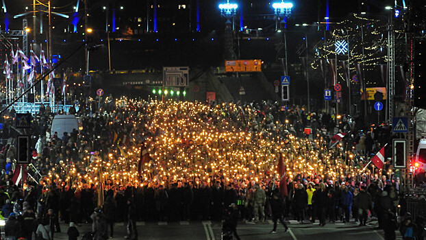 Факельное шествие прошло в Риге