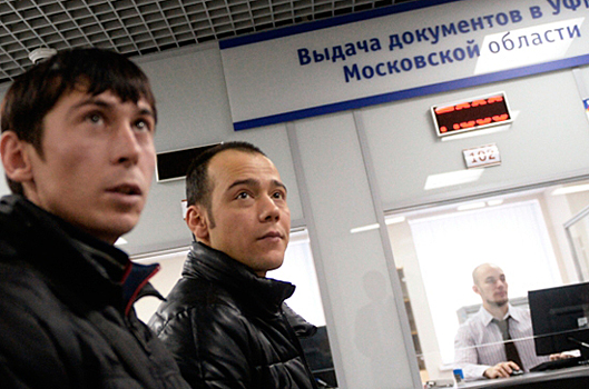 Мигрантов обяжут купить страховку при въезде в РФ