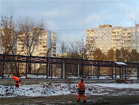 Около "Колизея" сносят мебельный рынок, мешающий строительству ул. Ташкентской