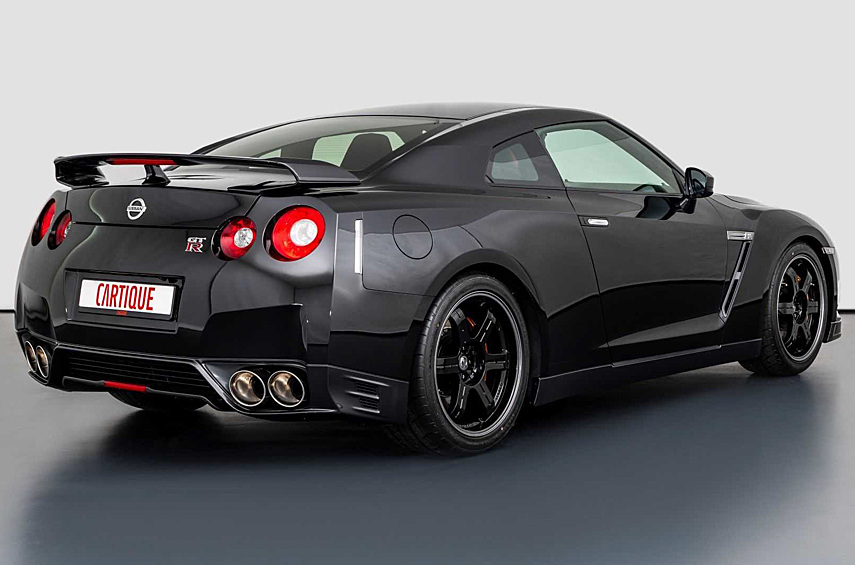 3,8-литровый двухнаддувный V6 (537 лошадиных сил, 607 Нм), совмещённый с шестиступенчатым «роботом» и полным приводом, обеспечивает разгон до ста приблизительно за три секунды.