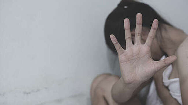 В Калининградской области мужчина избил девушку и отделался штрафом