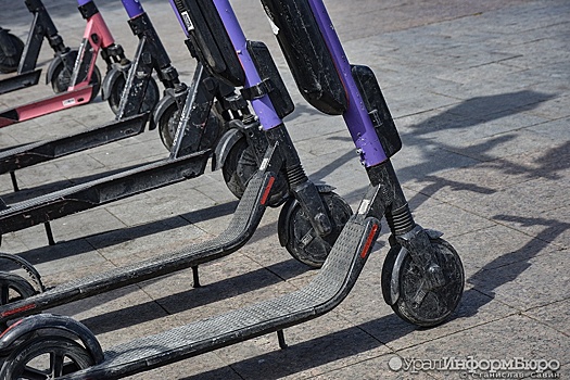 Депутат предложил штрафовать за неправильную парковку самокатов