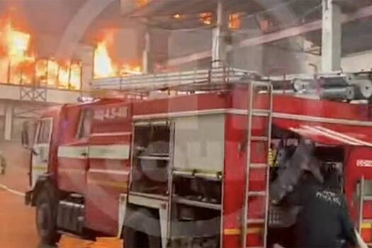 Крупный пожар в автосервисе в Сочи попал на видео