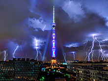 Москвичам посоветовали отказаться от съемки грозы с балконов