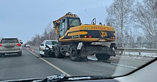 Опубликовано видео ДТП на Горького, где столкнулись грузовик и две легковушки