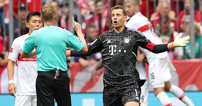 Нойер дважды бил головой по воротам «Аугсбурга» – на 92-й выше створа, на 95-й вытащил Гикевич. «Бавария» проиграла 0:1
