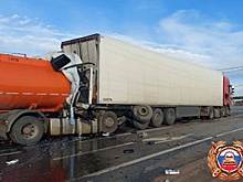 Два человека погибли в столкновении трех грузовиков в Тверской области
