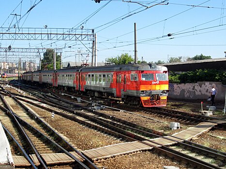 Локомотивная бригада ЦППК предотвратила наезд на человека