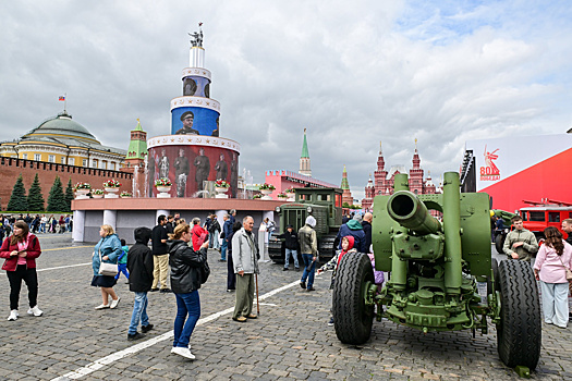 Парад Победы представлен в экспозиции под открытым небом на Красной площади