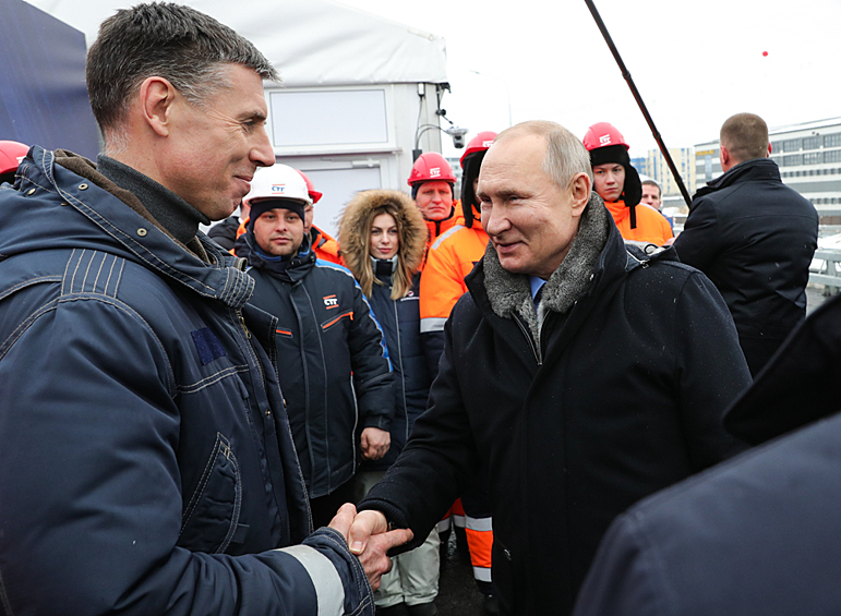 Владимир Путин принял участие в церемонии открытия транспортной развязки в Химках
