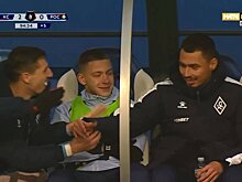 Ороз со скамейки получил 4-ю желтую в сезоне в конце матча с «Ростовом» и радовался этому вместе с партнерами. Игрок «Крыльев» из-за травмы пропустил месяц, а сегодня попал в заявку