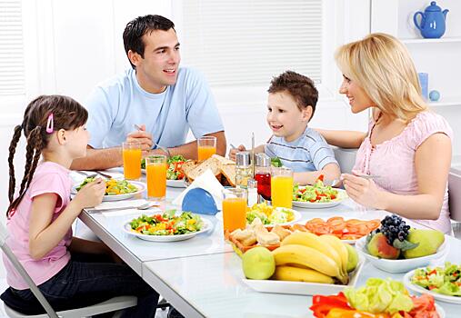 Пять правил, которые научат ребенка питаться правильно