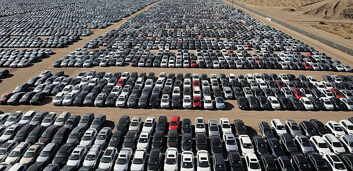 Эксперт Конончук: Запасы новых автомобилей в России могут закончиться до конца лета
