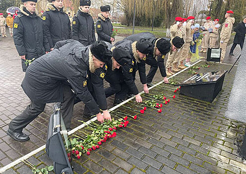Курсанты-балтийцы присоединились к акции «Верни герою имя»