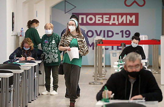 В России зафиксировано снижение заболеваемости ковидом. Стоит ли расслабляться?