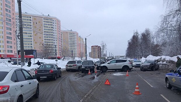 В Верхнекамском районе столкнулись «КамАЗ» и «Шевроле Нива»: пострадали два человека