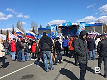 Снег и фонтаны в Татарстане, шествие на Сахалине, рабочие в Китае — как проходит Первомай