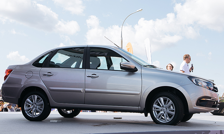 Второе место заняла Lada Granta. 