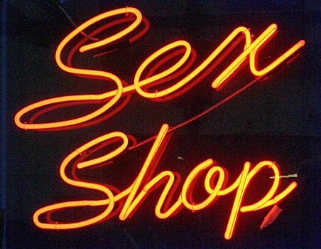 Из-за любителя страстных утех в Петербурге оштрафовали секс-шоп