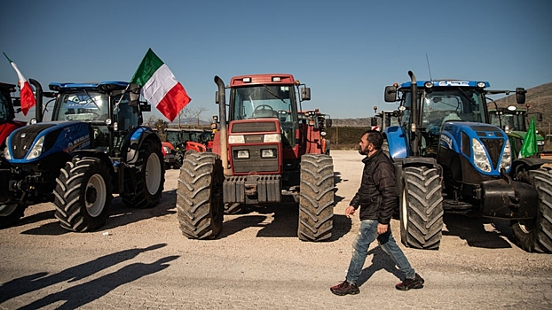 Фермеры выдвинулись в сторону Рима на 200 тракторах