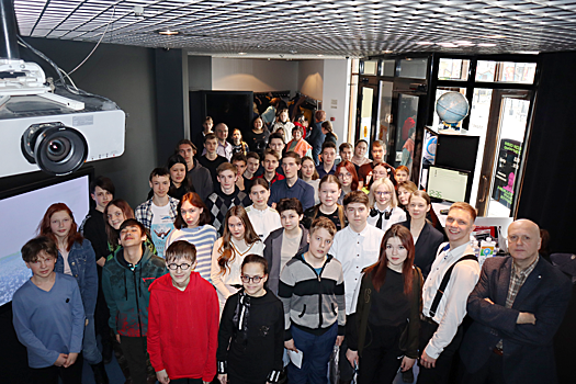 Как проходит занятие по изучению Вселенной в Иркутском планетарии