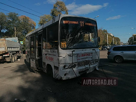 Есть пострадавшие: в Благовещенске произошло жёсткое ДТП с автобусом