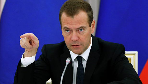 Медведев предложил подумать об учреждении премии для детских писателей