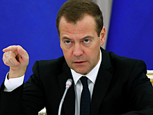 Медведев предложил подумать об учреждении премии для детских писателей
