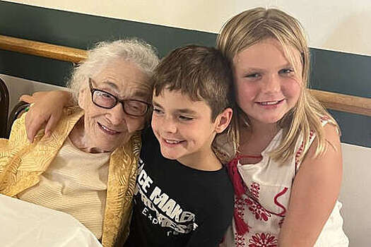 Вышедшая в 100 лет на пенсию американка отметила 107-й день рождения