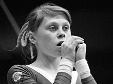 Советская гимнастка была лучшей в мире, но после падения ее парализовало. «Перелет Мухиной» сейчас под запретом