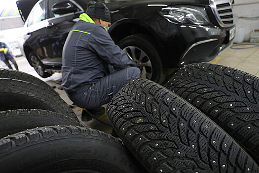 Больше 40% россиян отложили покупку новых зимних шин