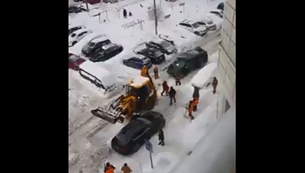 В Одинцово автовладельцы устроили драку с дорожными рабочими