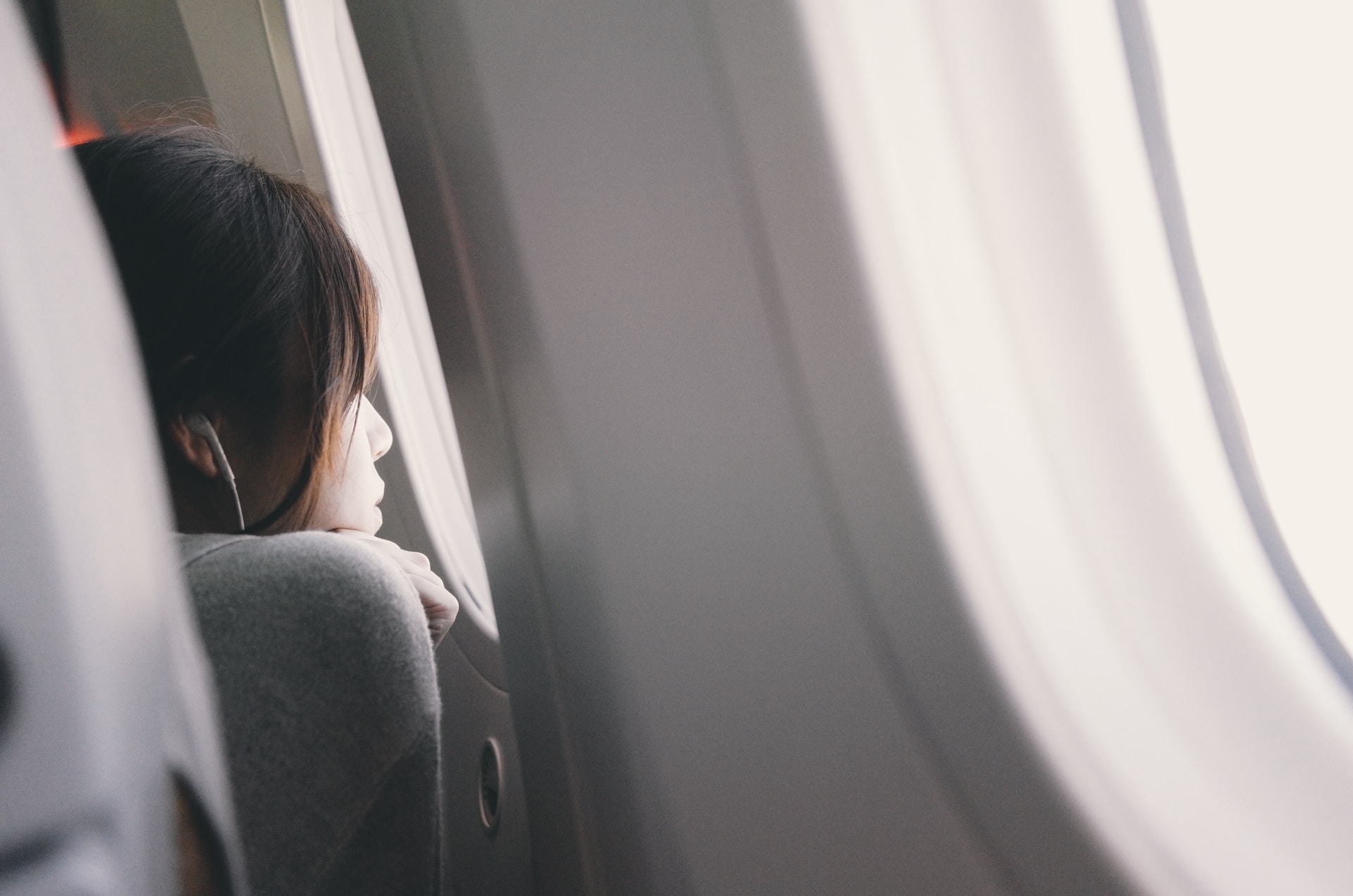 Почему следует выбирать «худшее» место в самолете: совет пилота