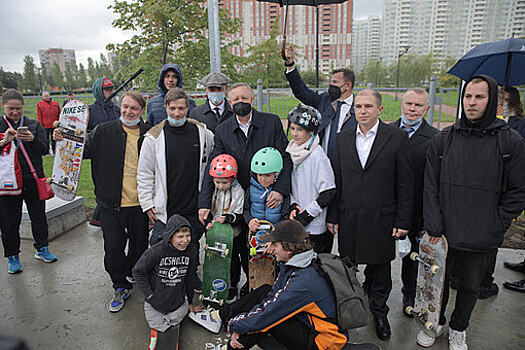 Беглов и Михаил Романов открыли спортплощадку со скейт-парком в Санкт-Петербурге