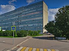 На проезде от Центрального проспекта к зданию - «клюшке» введут запрет на парковку автотранспорта