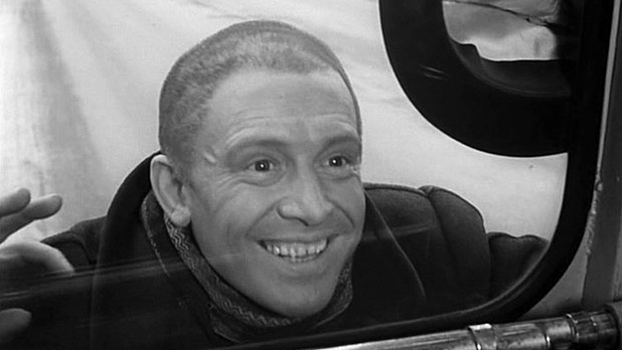 Россиянам указали на знаковые места съемок фильма «Берегись автомобиля» в Москве