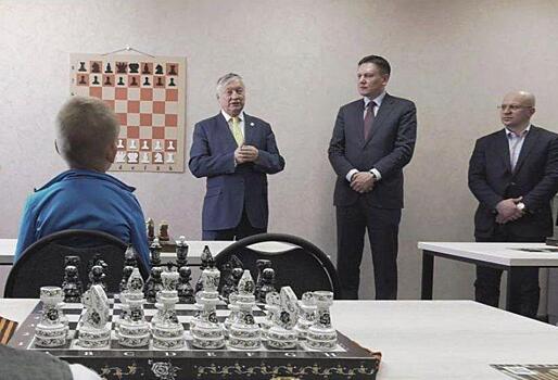 В Кирове Анатолий Карпов открыл Международную шахматную школу